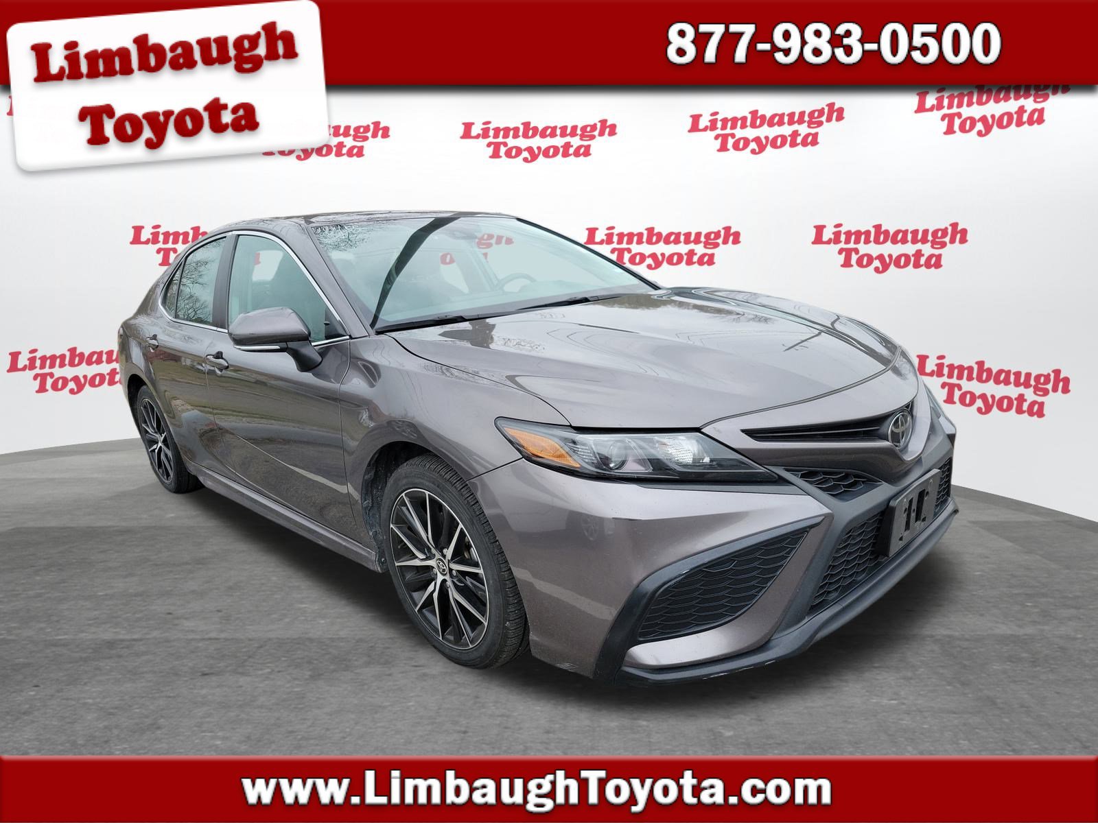 2024 Toyota Camry SE's photo
