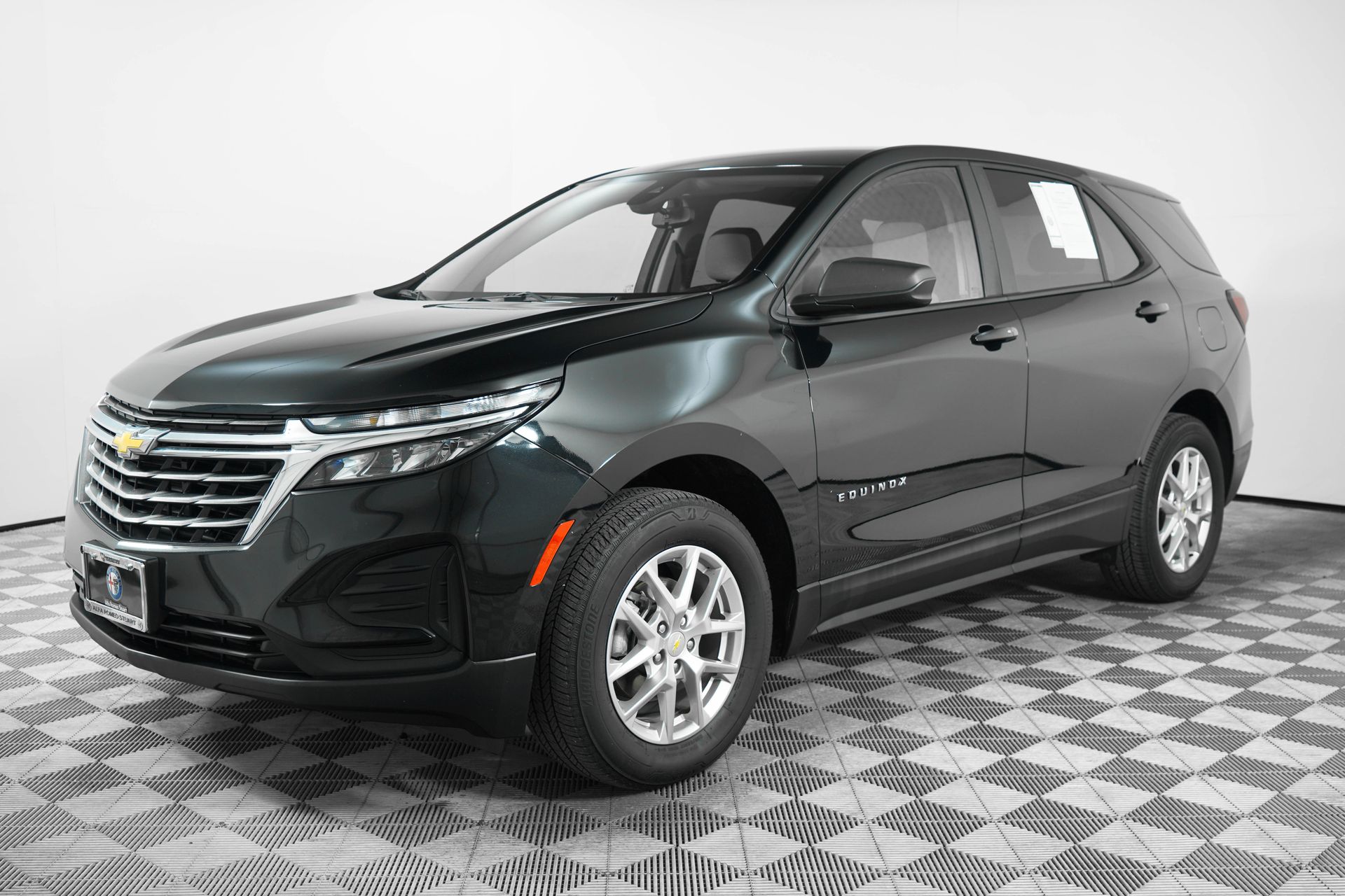 2022 Chevrolet Equinox LS photo 3