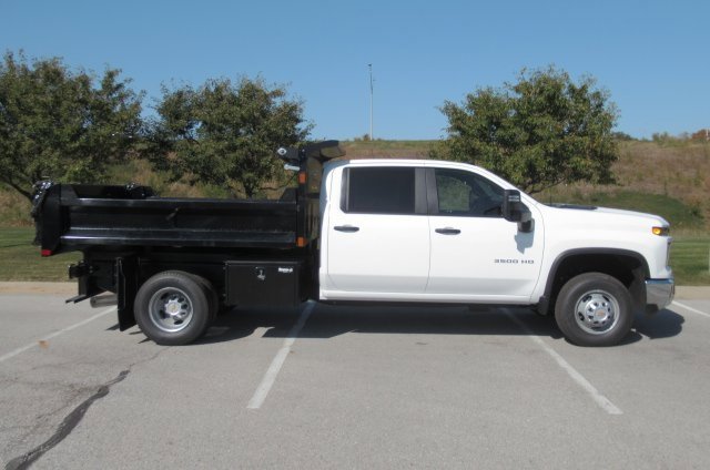 2024 Chevrolet Silverado 3500HD Work Truck photo 2