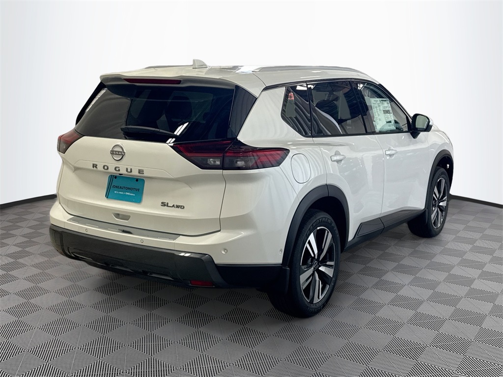 2025 Nissan Rogue SL photo 10