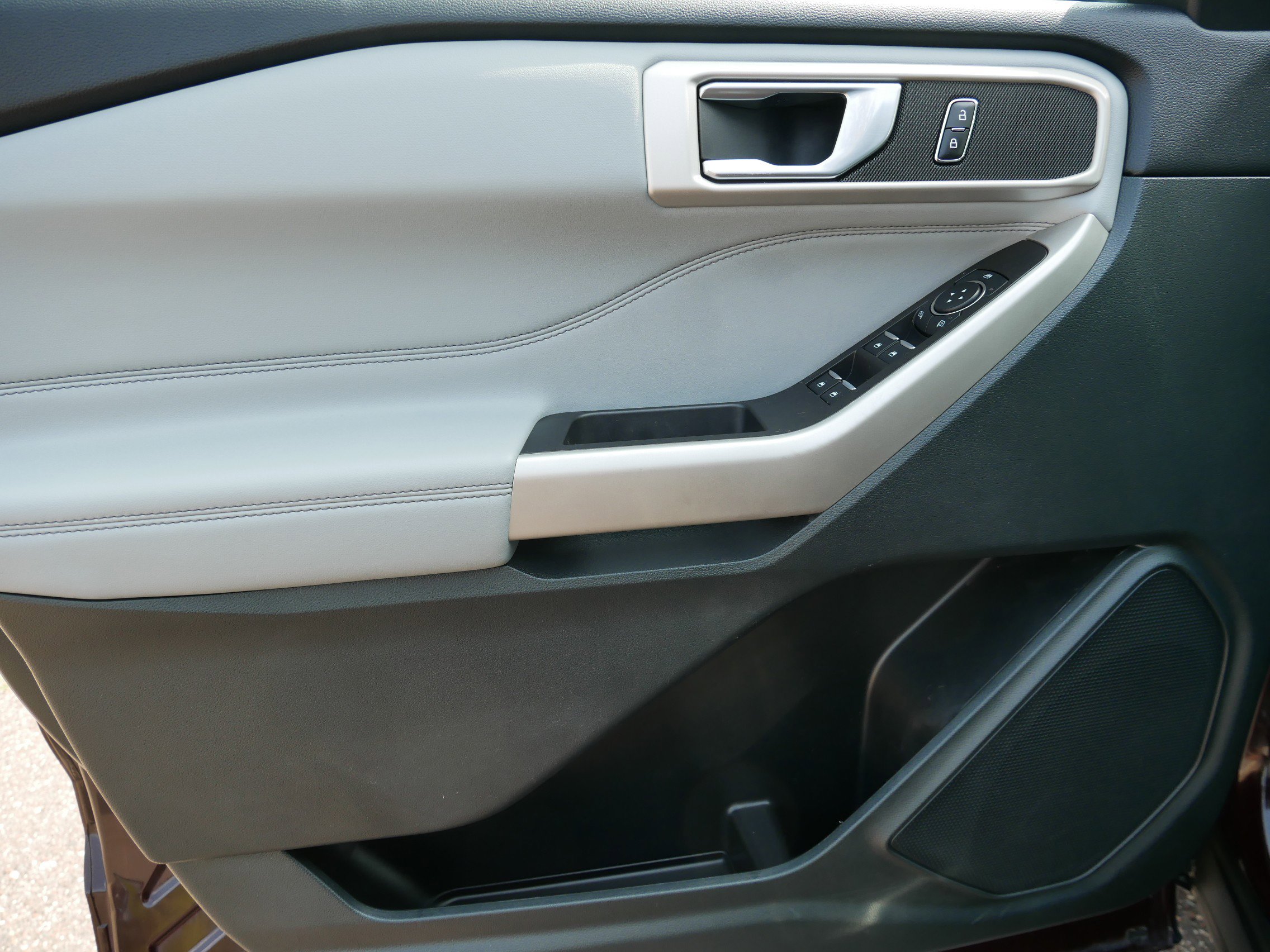 2023 Ford Explorer XLT photo 7
