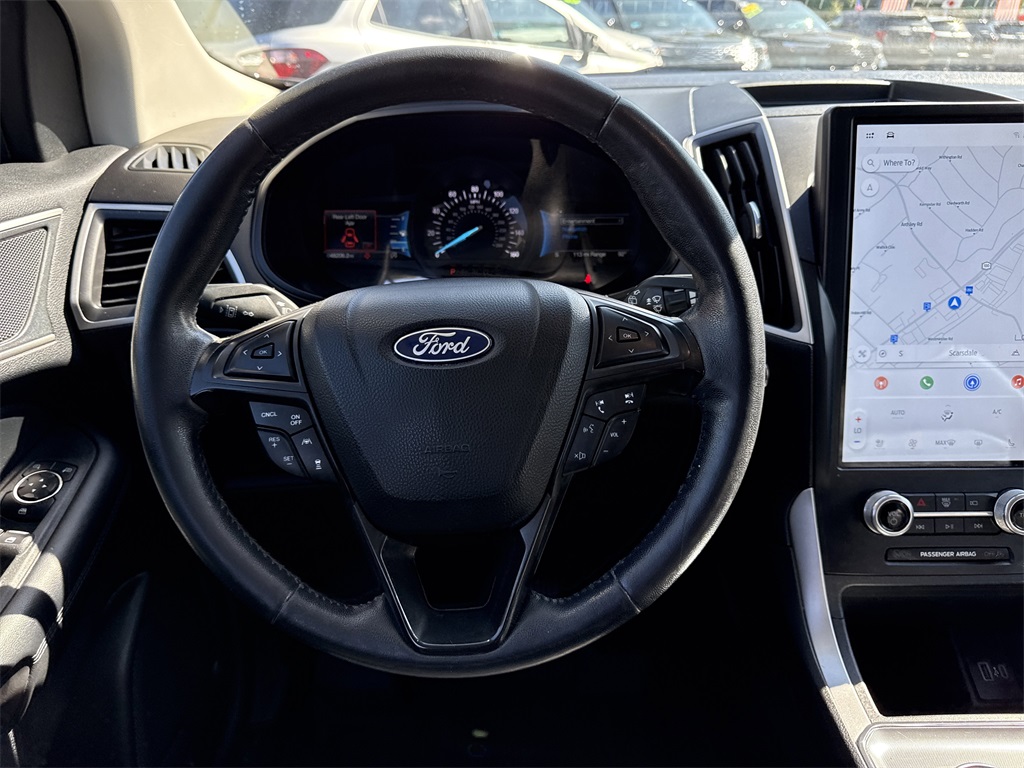 2022 Ford Edge SEL photo 13