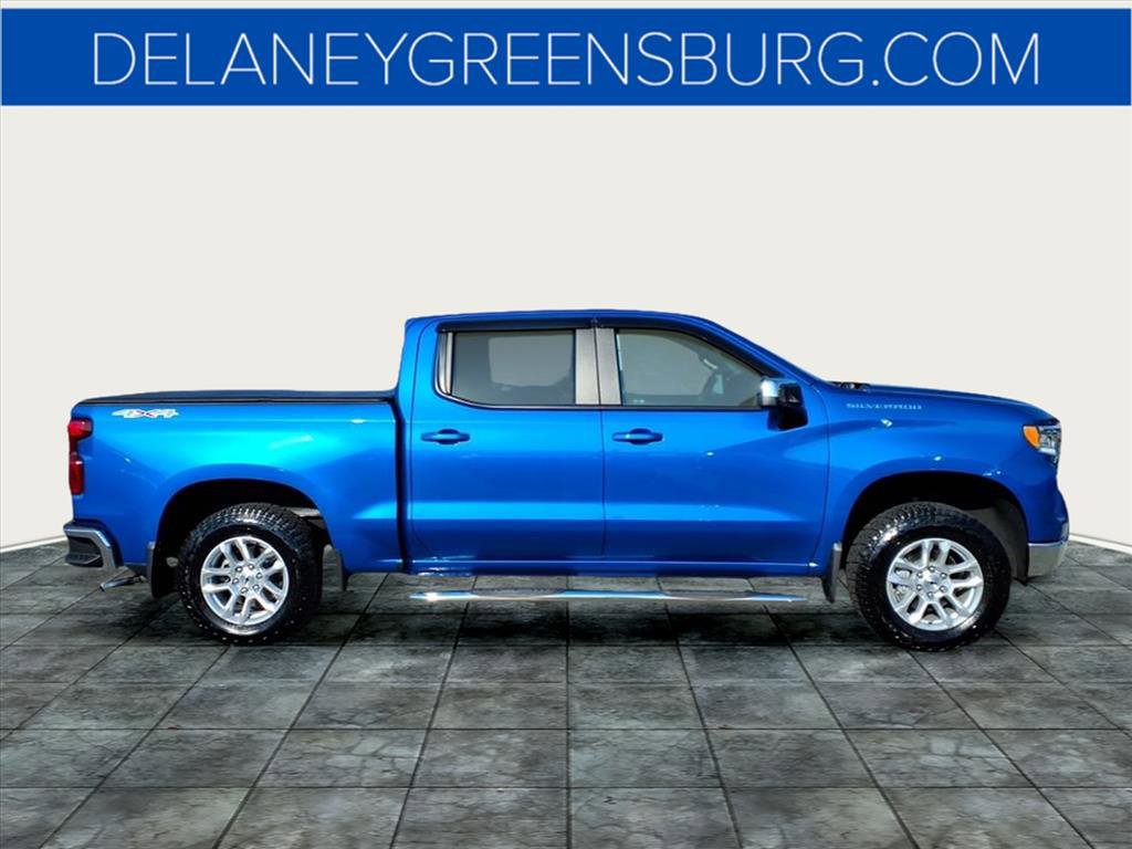 2022 Chevrolet Silverado 1500 LT photo 2