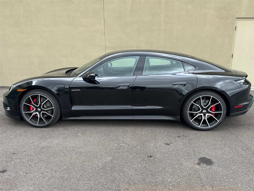 2025 Porsche Taycan 4S photo 2