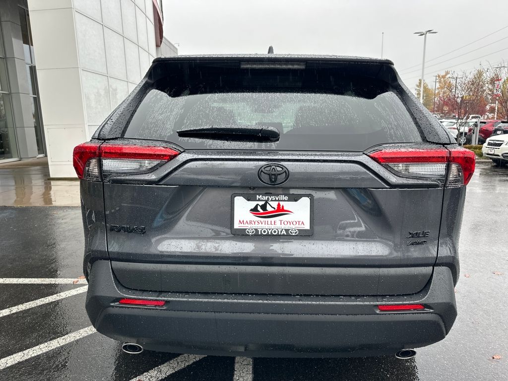 2025 Toyota RAV4 XLE photo 4