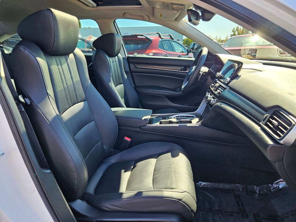 2021 Honda Accord Hybrid EX-L photo 32
