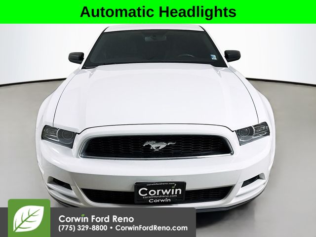 2014 Ford Mustang V6 photo 2