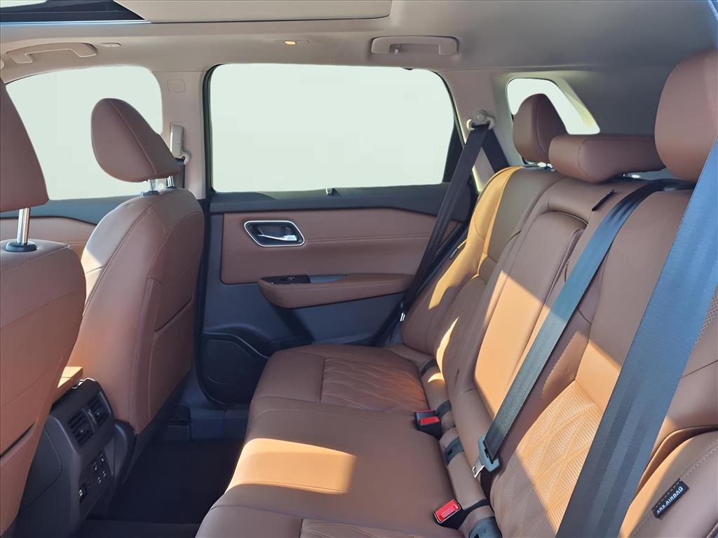 2026 Nissan Rogue Platinum photo 9