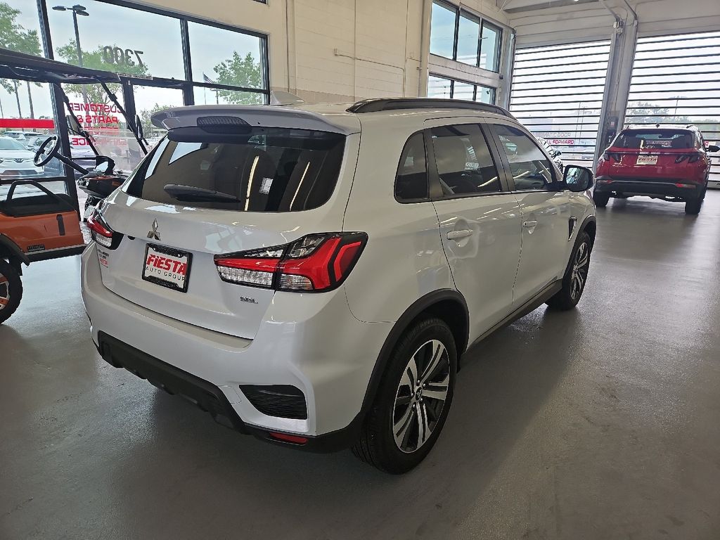 2024 Mitsubishi Outlander Sport SEL photo 3