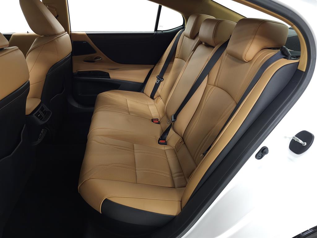 2025 Lexus ES Luxury photo 32