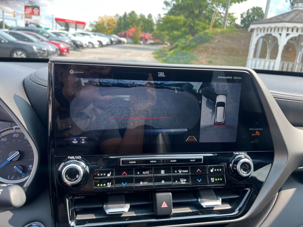 2022 Toyota Highlander Hybrid Limited photo 19