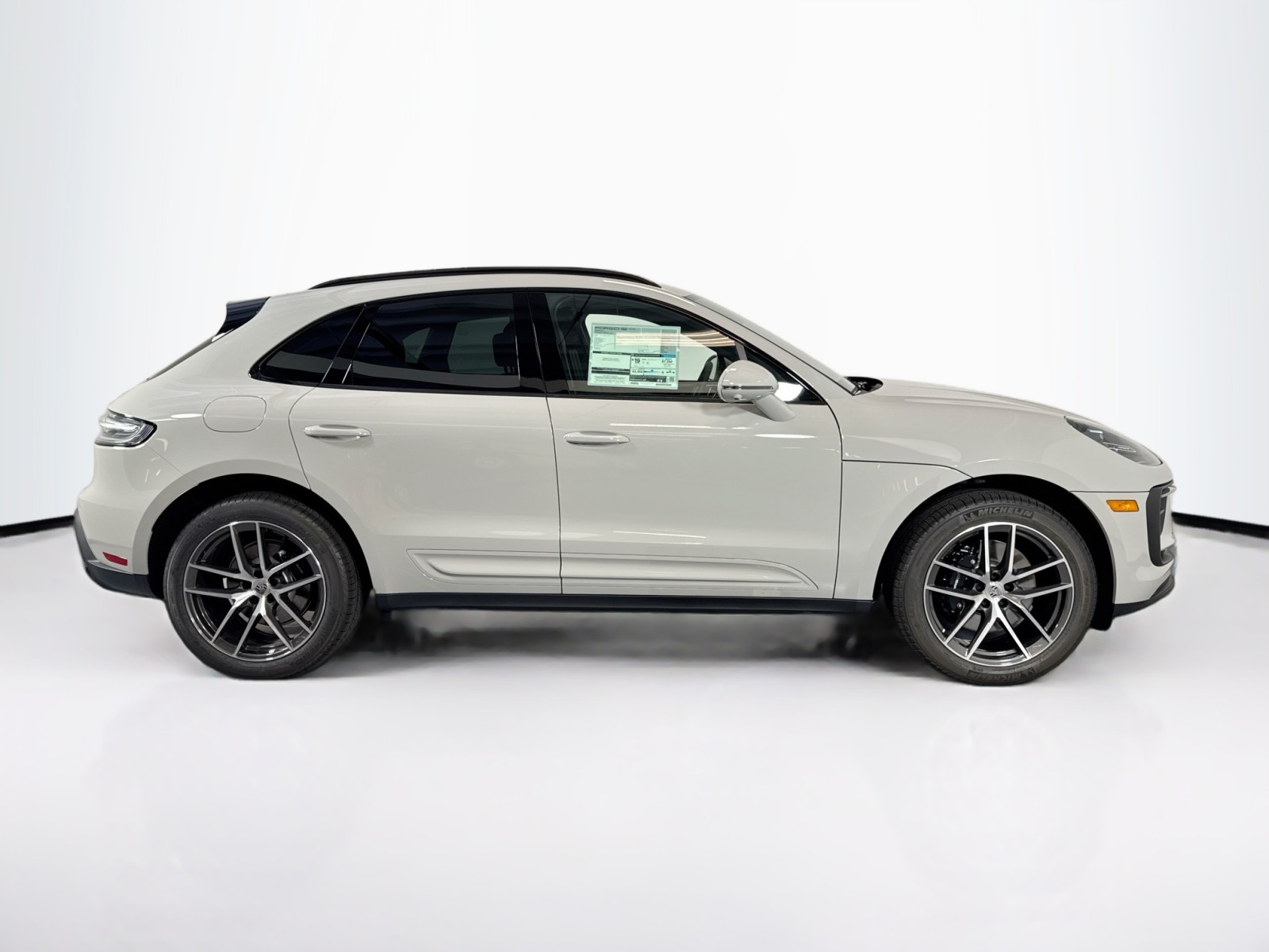2025 Porsche Macan S photo 6