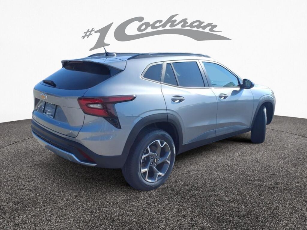 2025 Chevrolet Trax LT photo 3