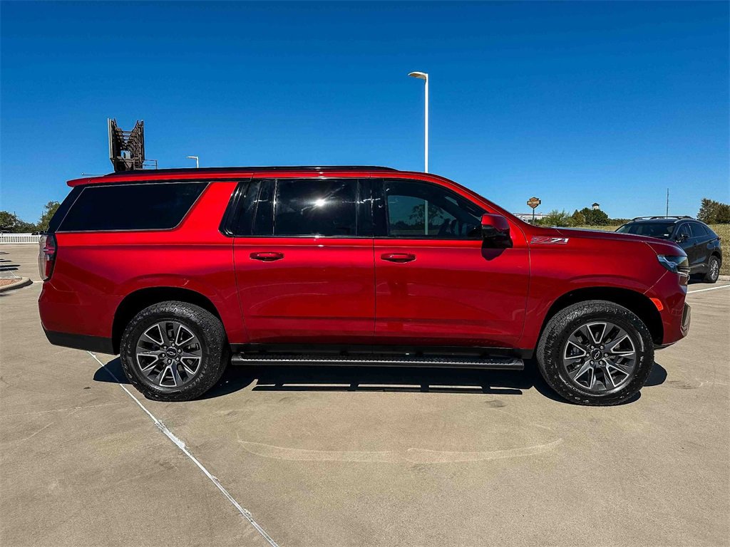 2024 Chevrolet Suburban Z71 photo 2