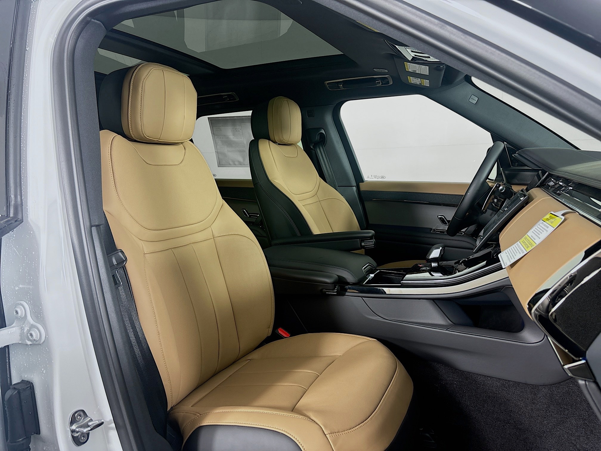 2025 Land Rover Range Rover Sport SE photo 24