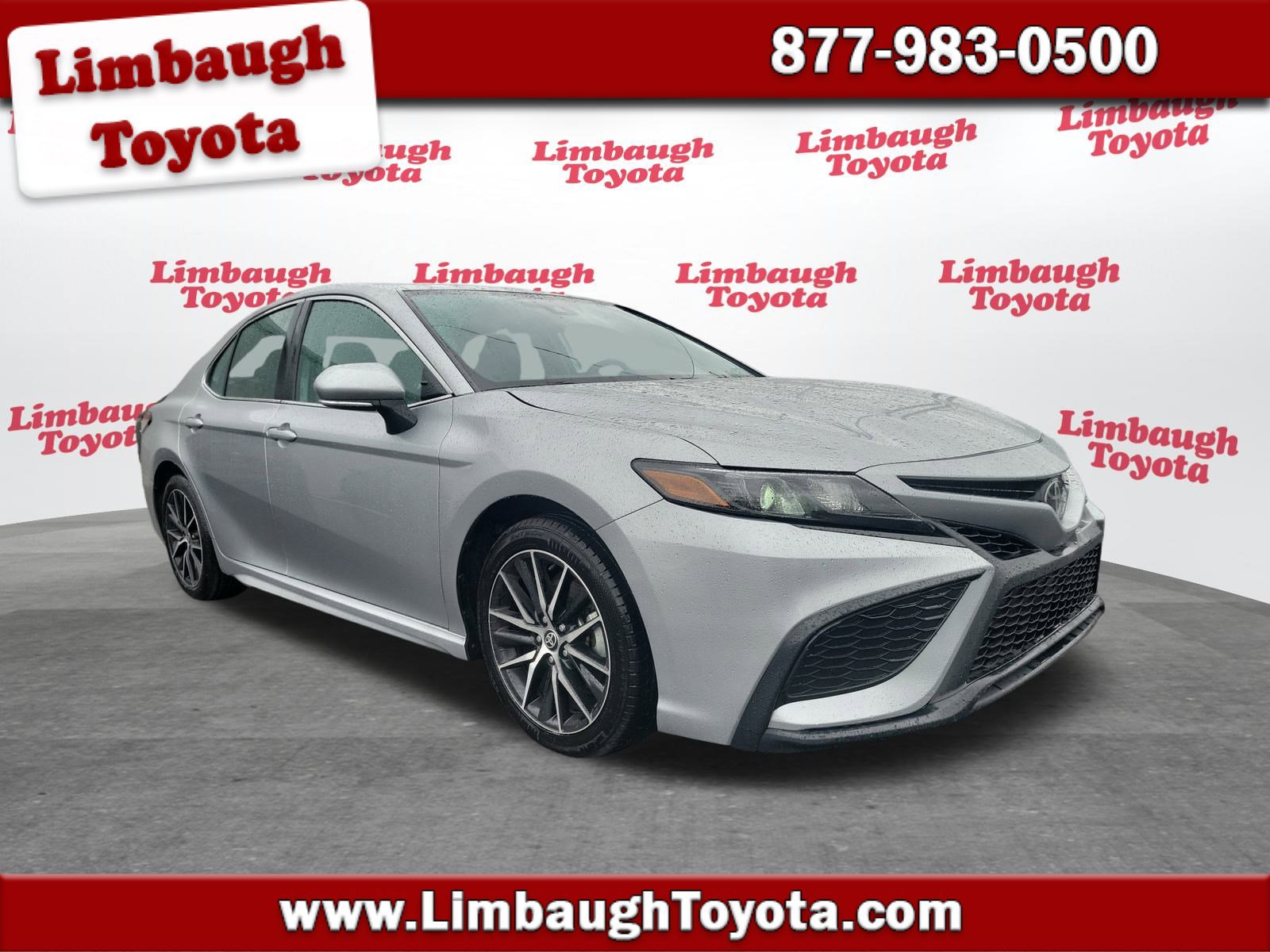 2024 Toyota Camry SE's photo