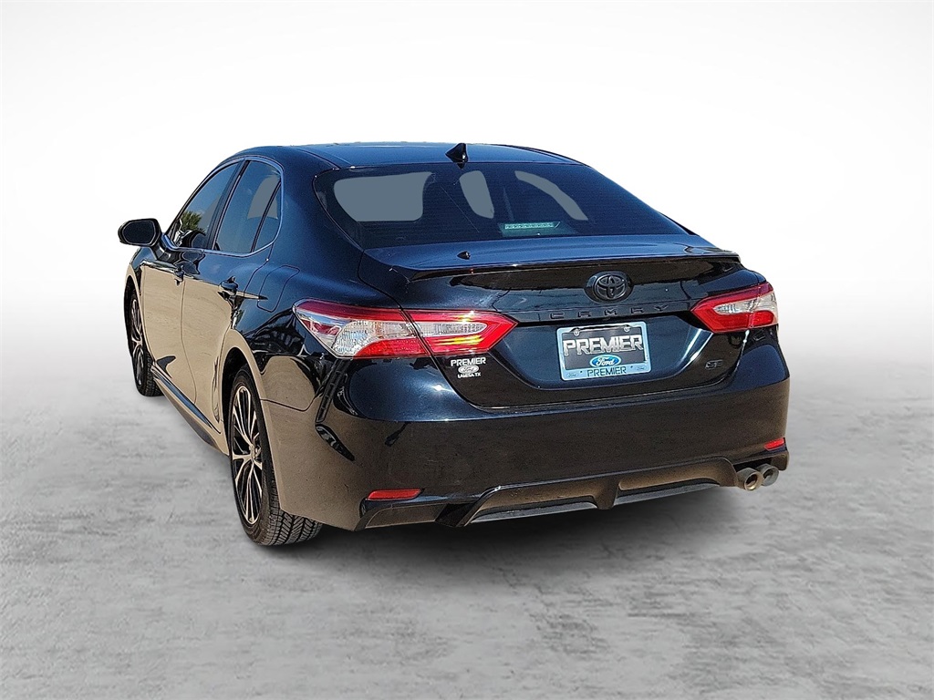 2020 Toyota Camry SE photo 8