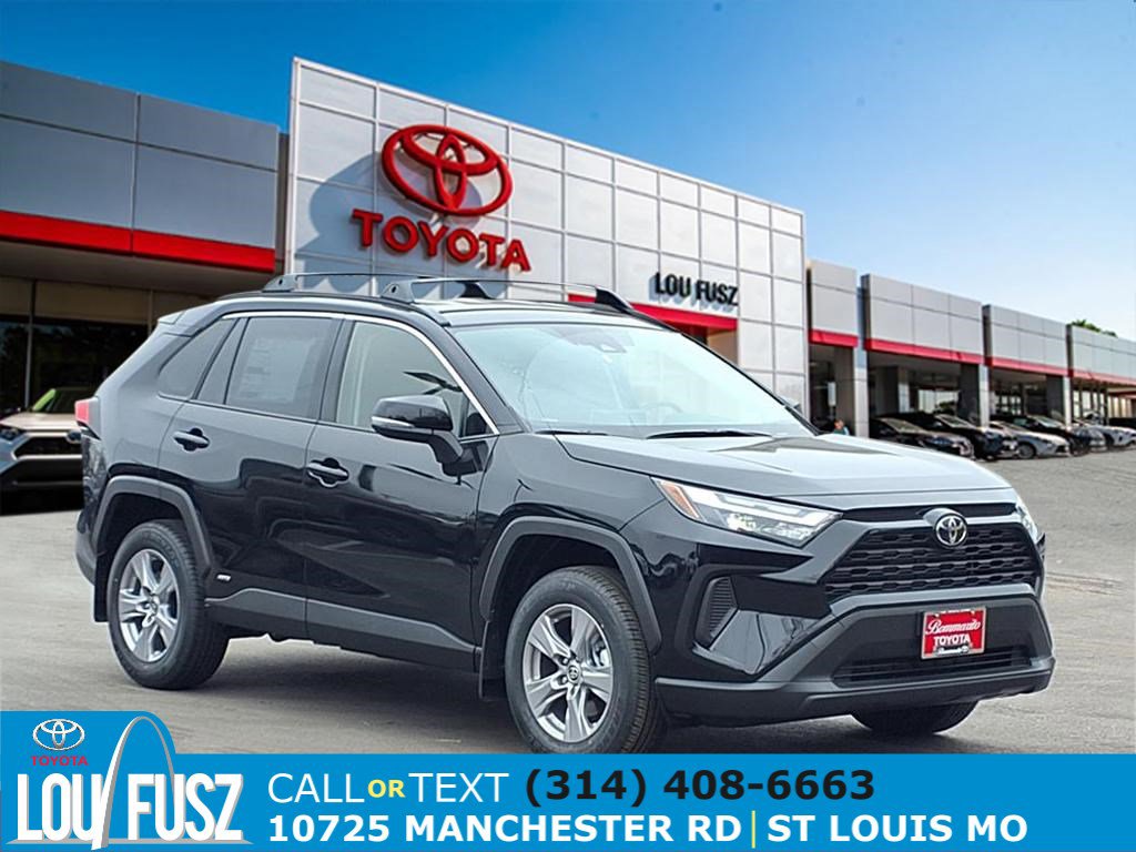 2025 Toyota RAV4 XLE's photo