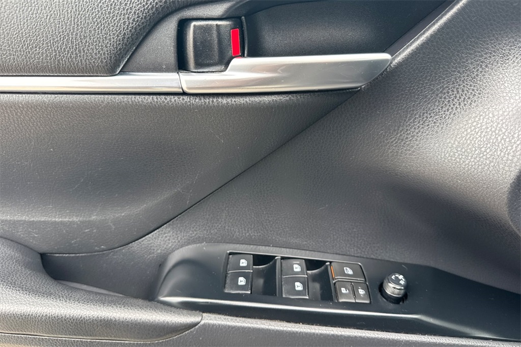 2019 Toyota Camry LE photo 10