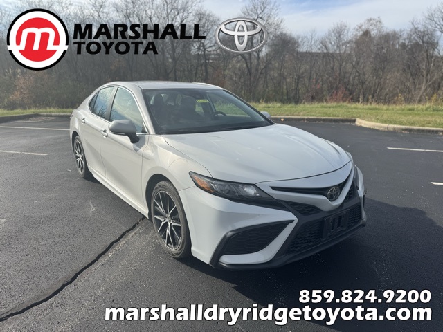 2023 Toyota Camry SE's photo