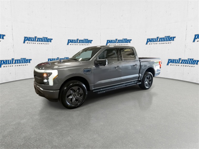 2025 Ford F-150 Lightning photo 2