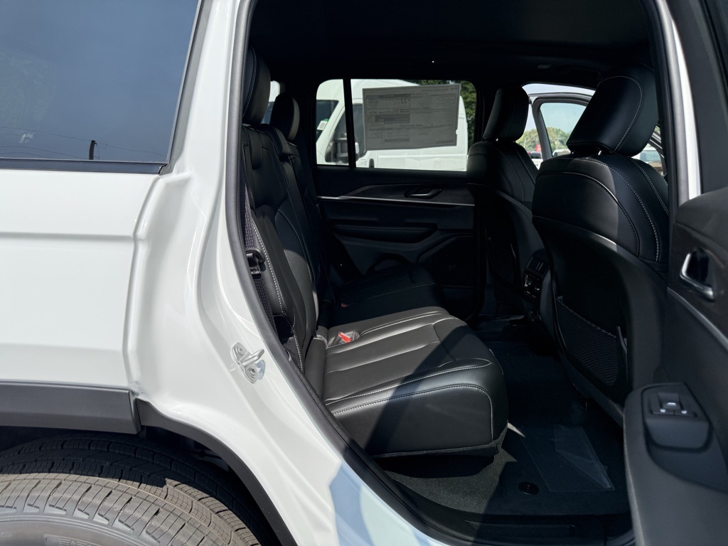 2025 Jeep Grand Cherokee Limited photo 26