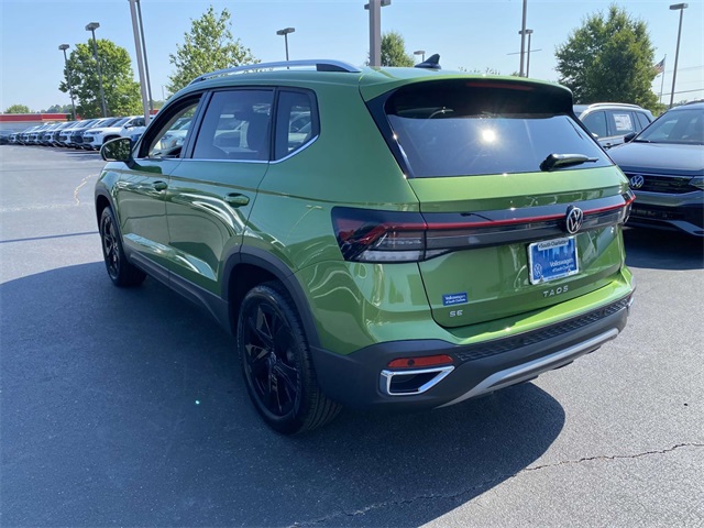2025 Volkswagen Taos SE photo 4