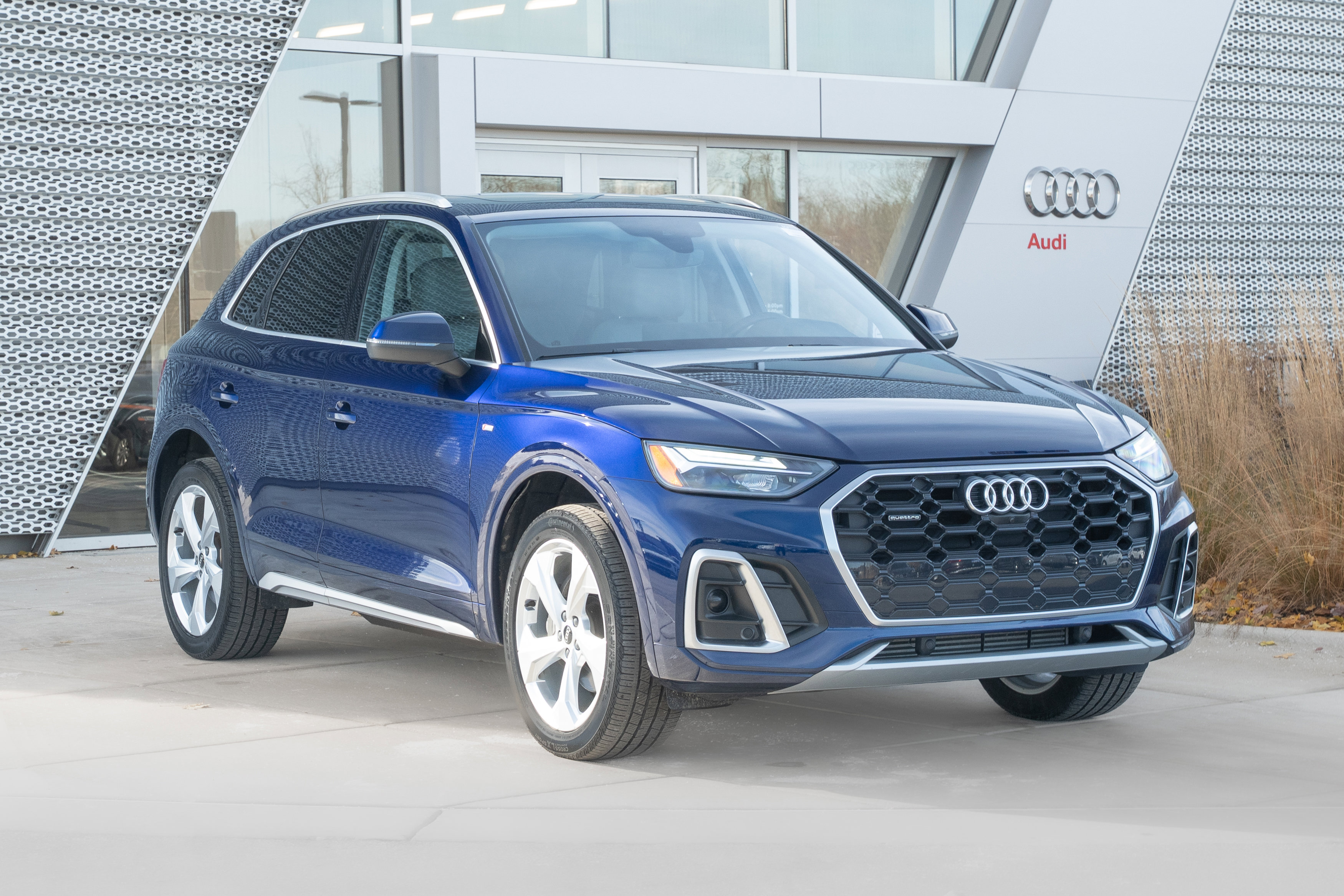 2022 Audi Q5 S line Premium Plus photo 2