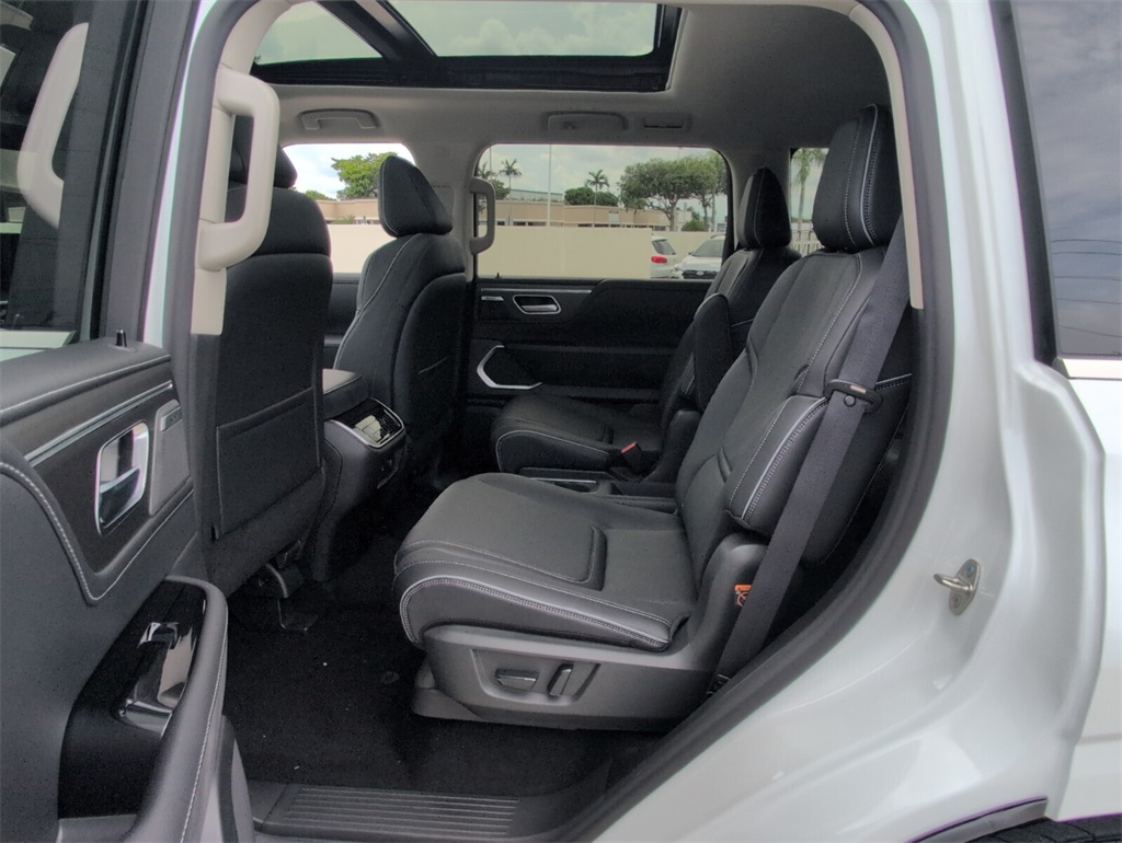2026 Infiniti QX80 Luxe photo 7
