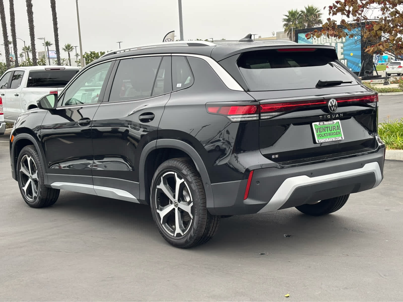 2025 Volkswagen Tiguan SE photo 4