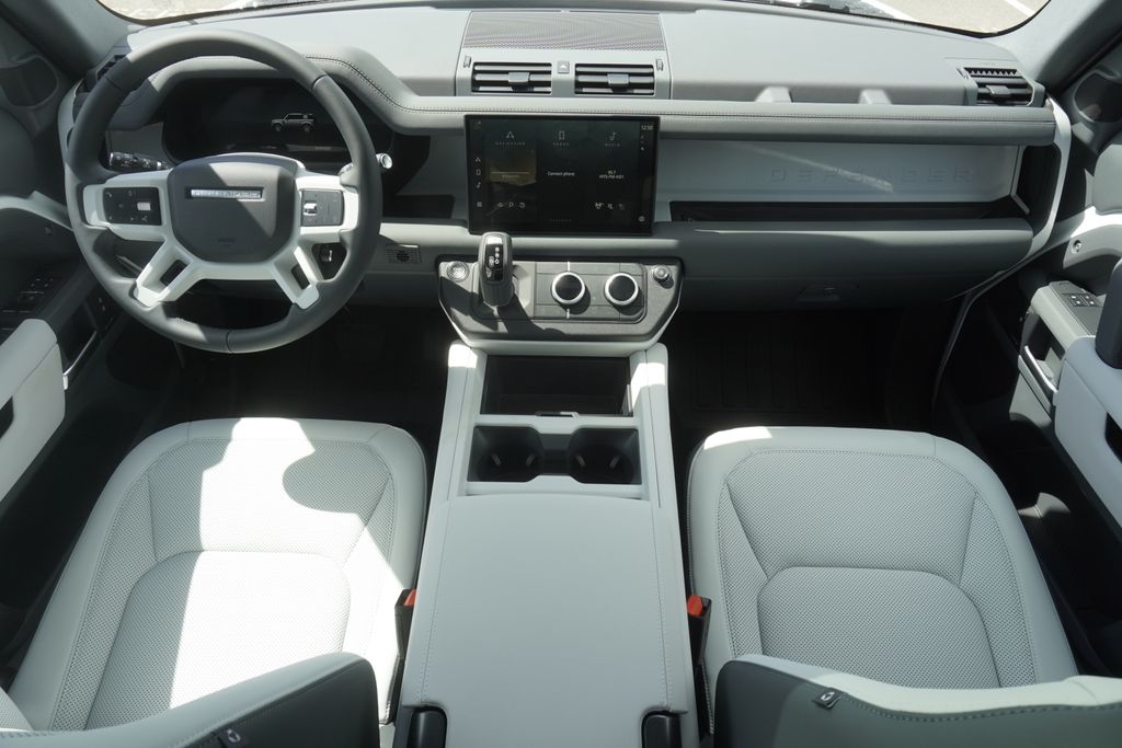 2025 Land Rover Defender 110 S photo 9