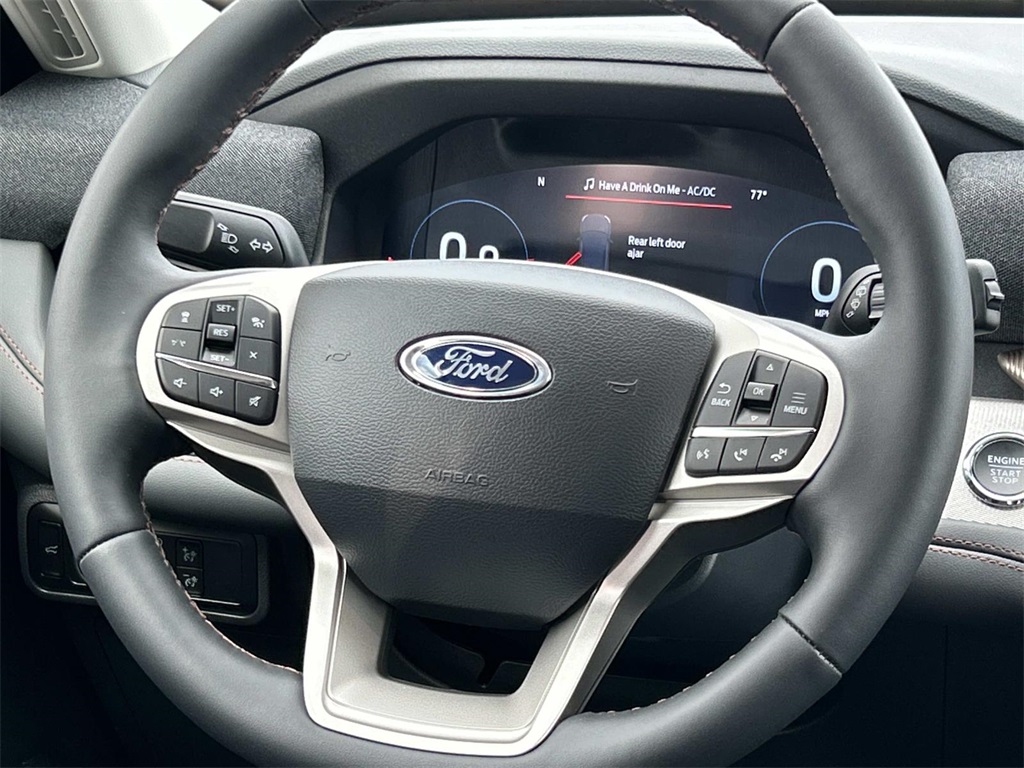 2025 Ford Explorer photo 14