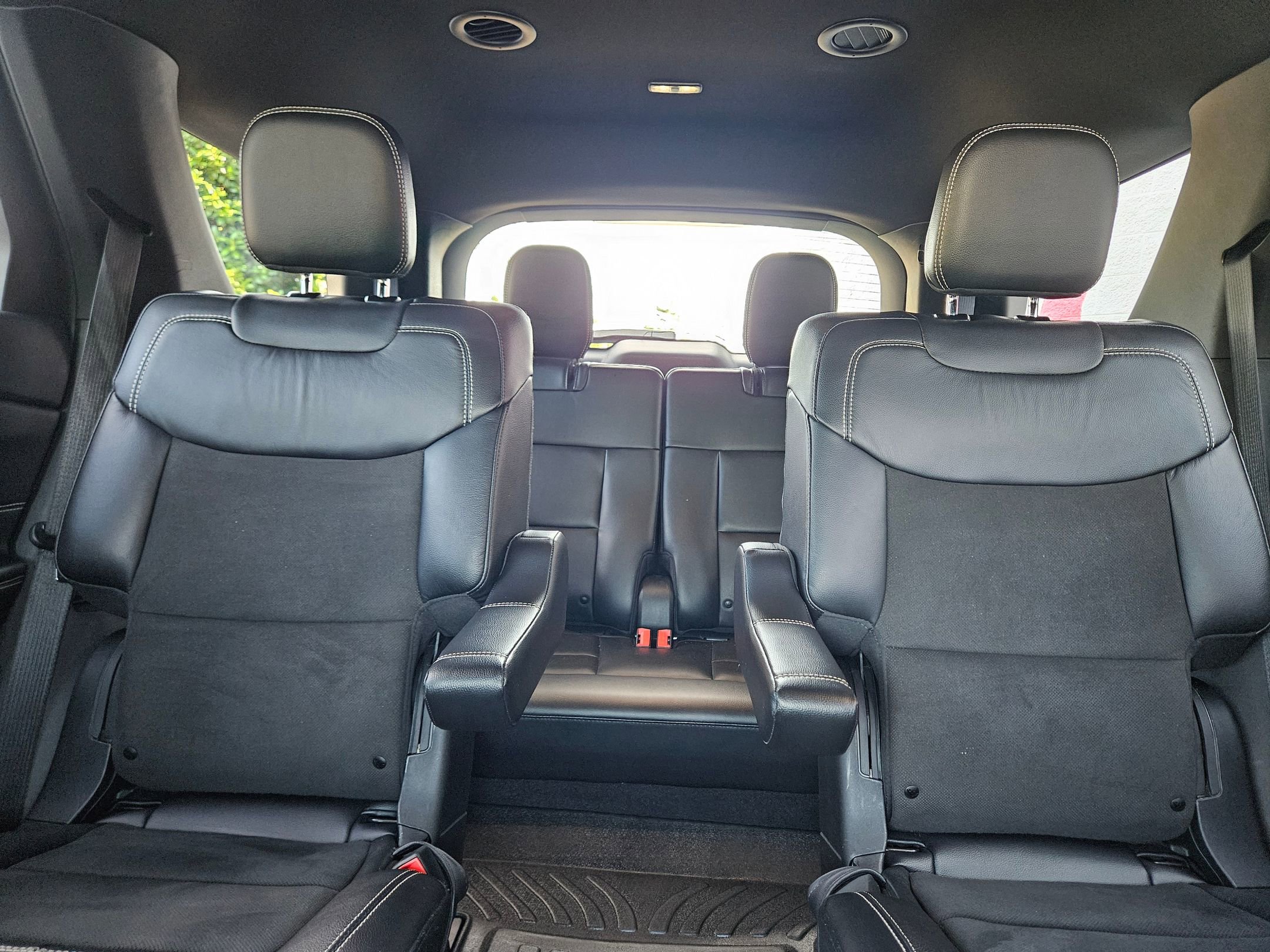 2023 Ford Explorer ST photo 25