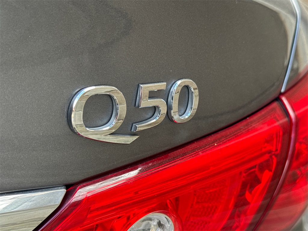 2016 Infiniti Q50 2.0t Premium photo 4