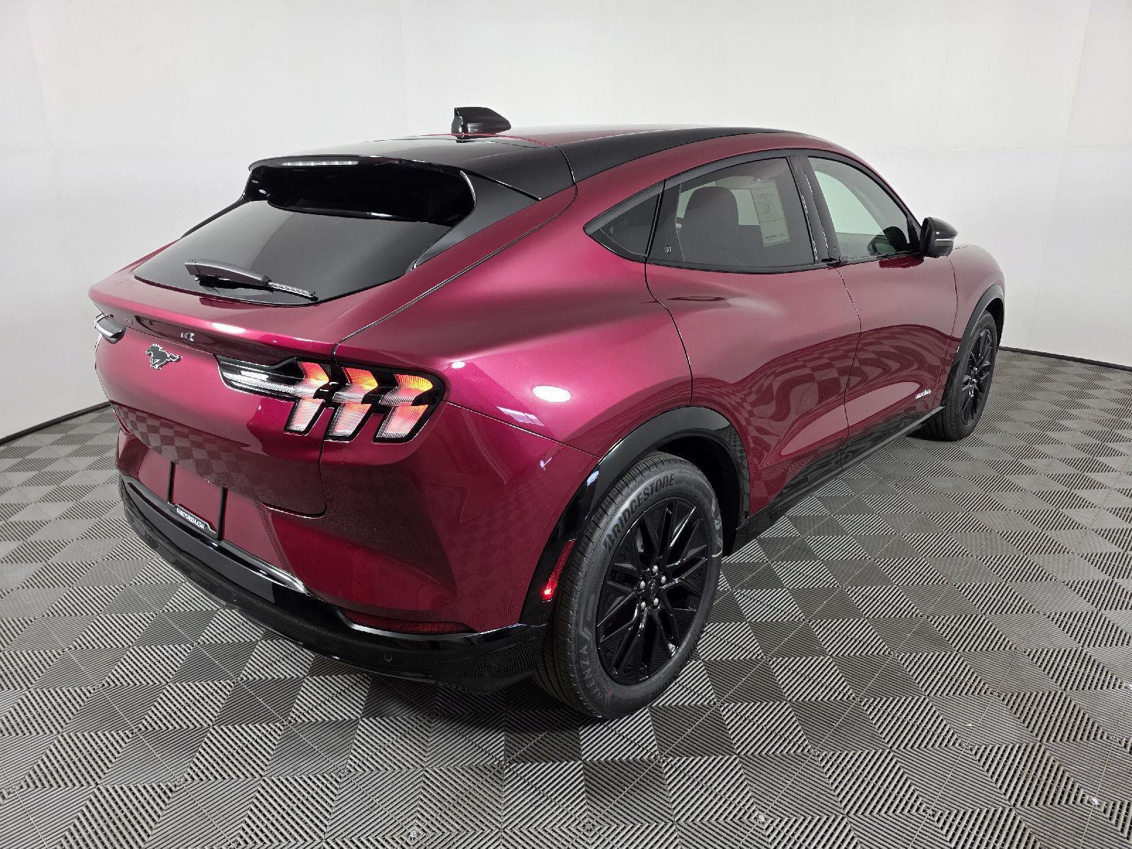 2025 Ford Mustang Mach-E Premium photo 8