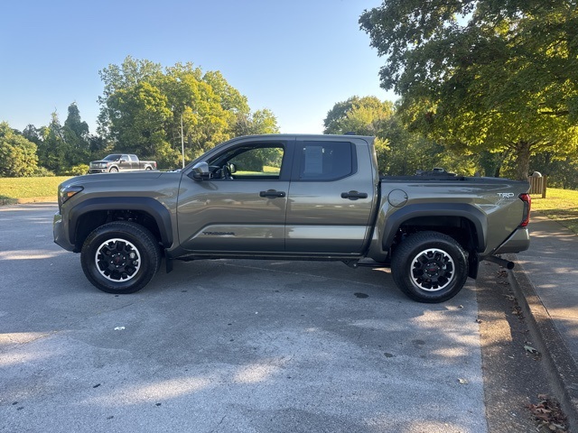 2024 Toyota Tacoma TRD Off-Road photo 4