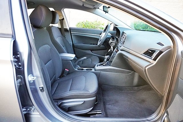 Used 2018 Gray Hyundai SE image 8