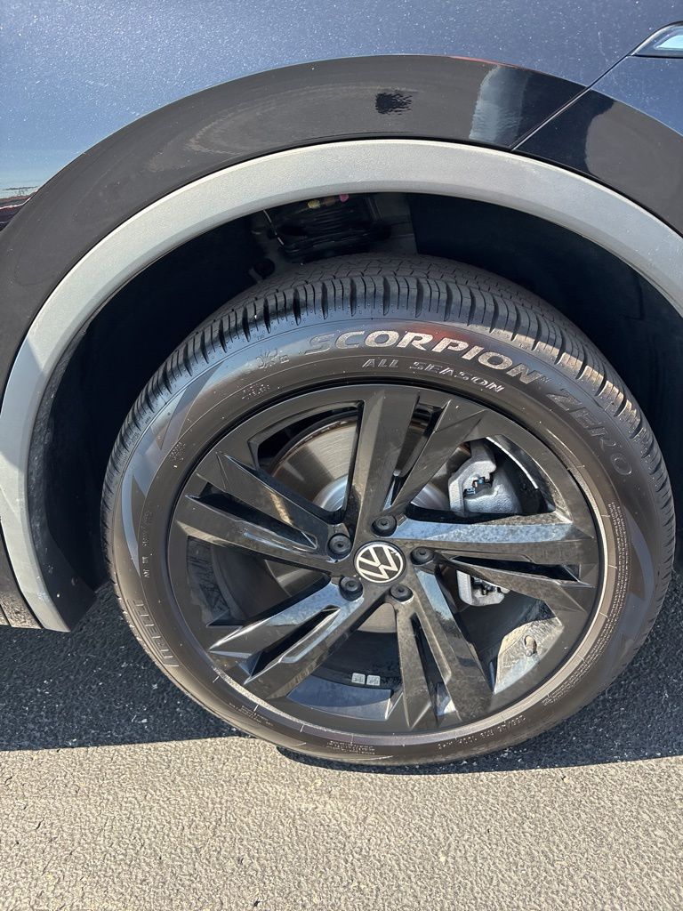 2024 Volkswagen Tiguan SE R-Line Black photo 7