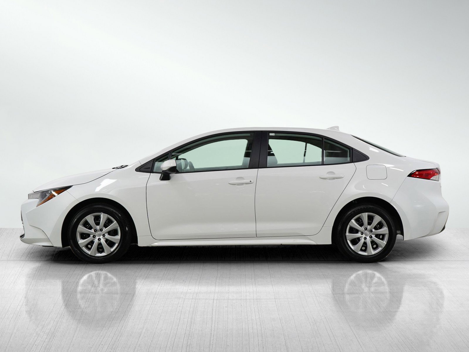 Used 2024 Toyota Corolla LE with VIN 5YFB4MDE8RP171897 for sale in Burnsville, Minnesota