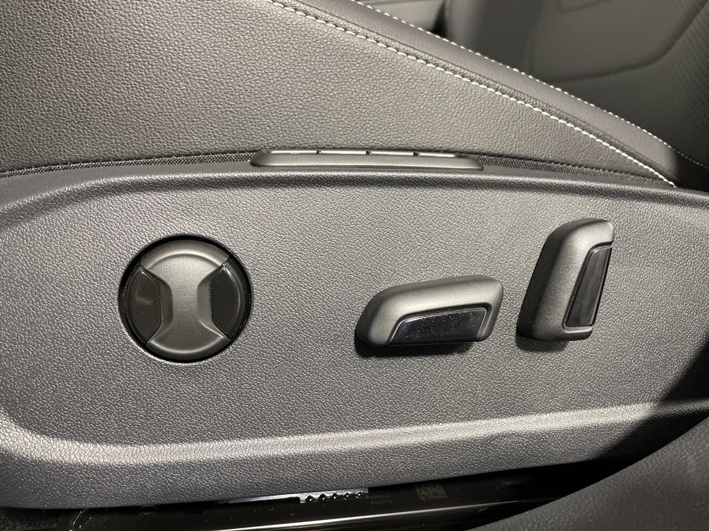 2025 Volkswagen Jetta 1.5T SEL photo 16
