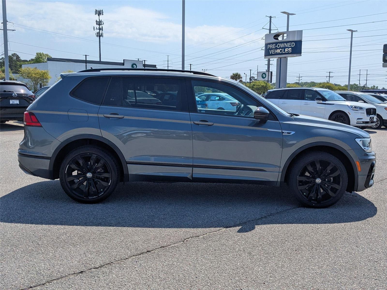 2021 Volkswagen Tiguan SE R-Line Black photo 3