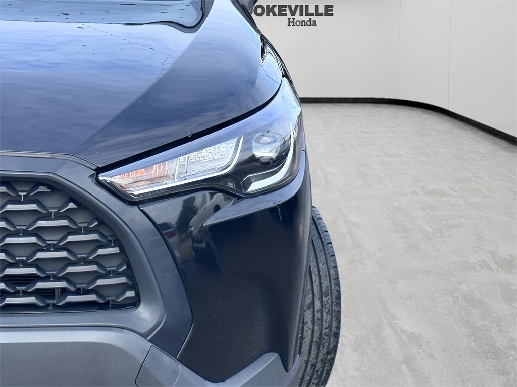 2023 Toyota Corolla Cross LE photo 3