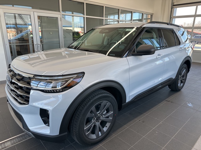 2026 Ford Explorer photo 2