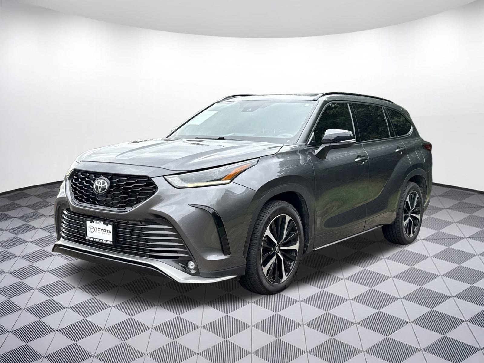 2021 Toyota Highlander XSE photo 2