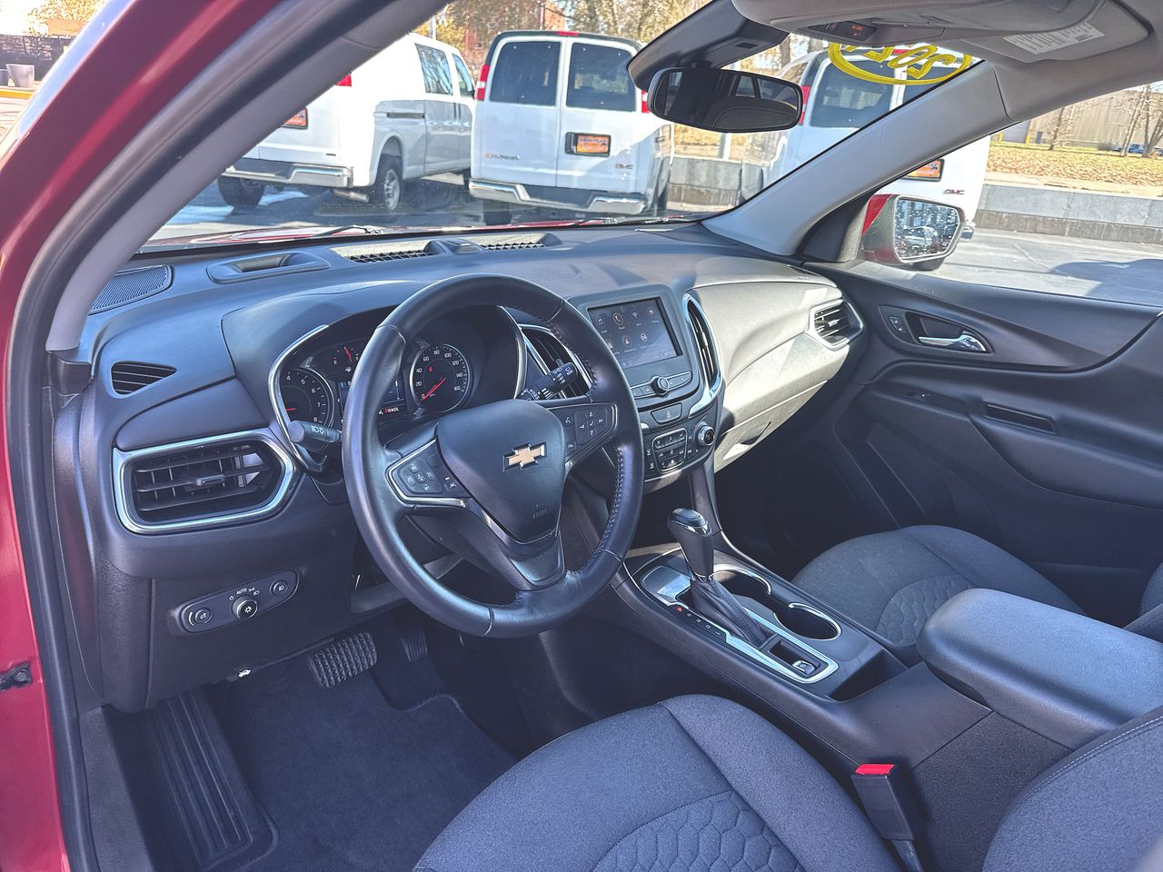 2021 Chevrolet Equinox LT photo 2