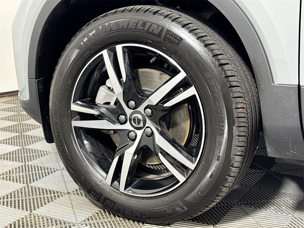 2025 Volvo XC40 Core photo 19
