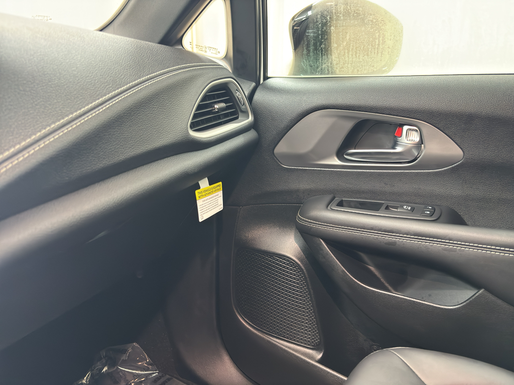 2026 Chrysler Pacifica photo 21