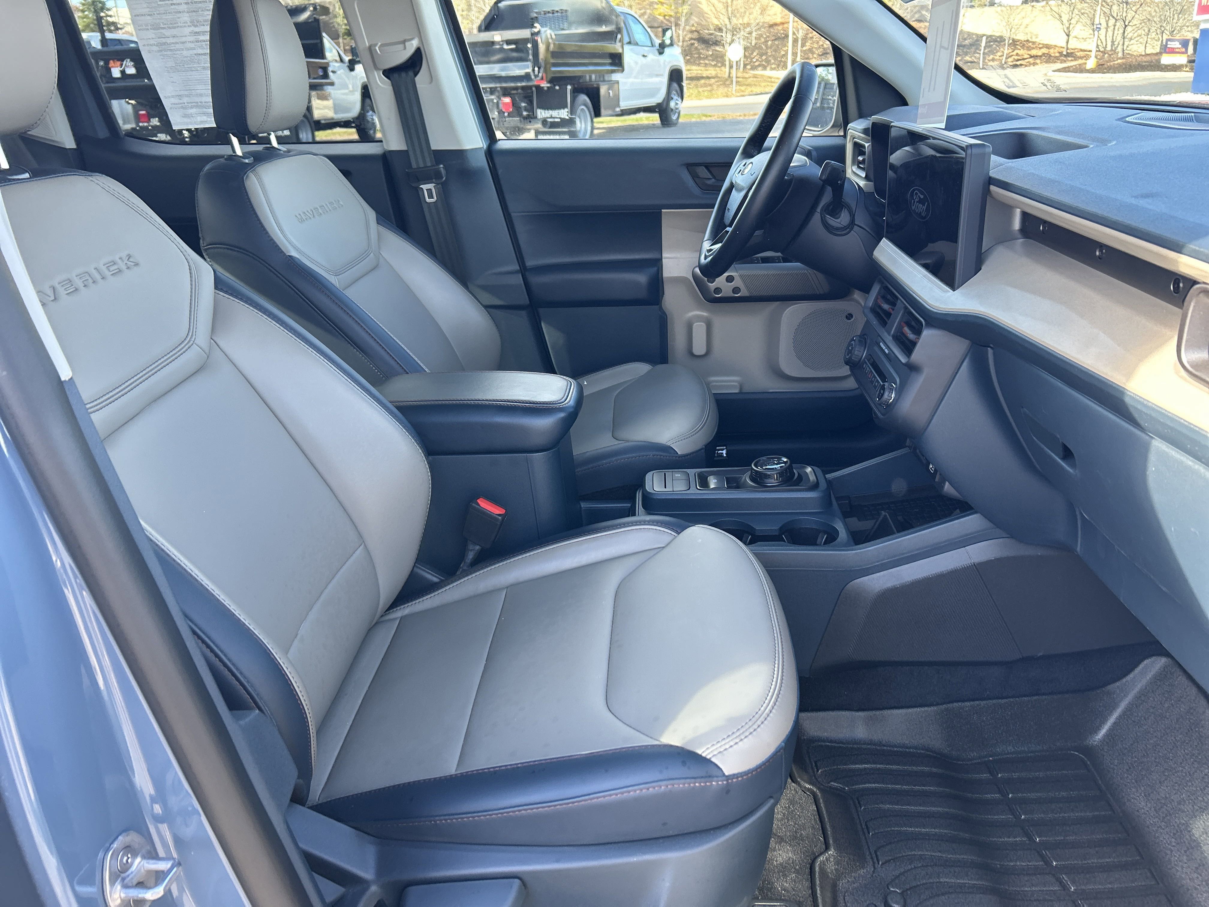 2025 Ford Maverick Lariat photo 2