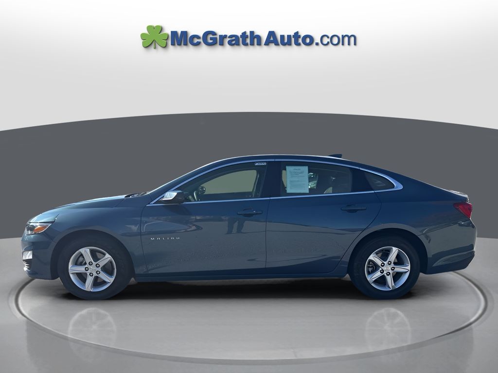 2024 Chevrolet Malibu 1LT photo 2