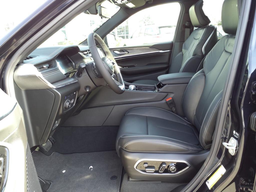 2024 Jeep Cherokee Overland 4xe photo 3